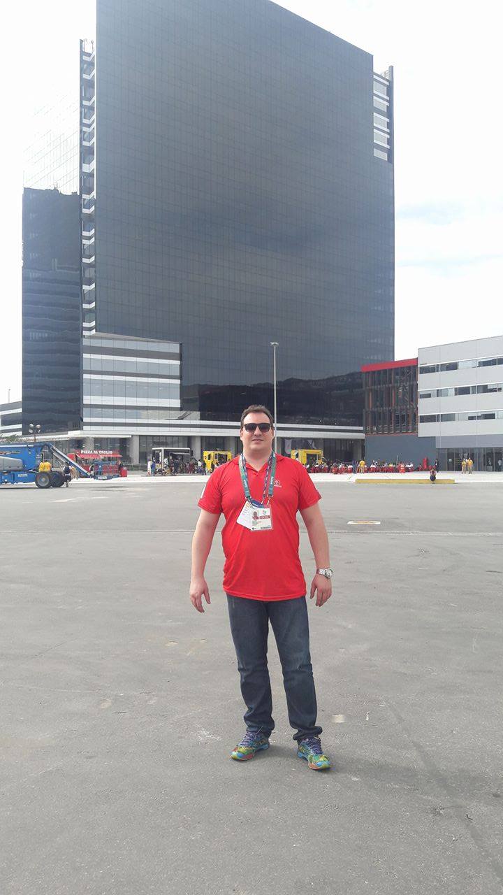 Lucas na Vila Olímpica ainda em obras.