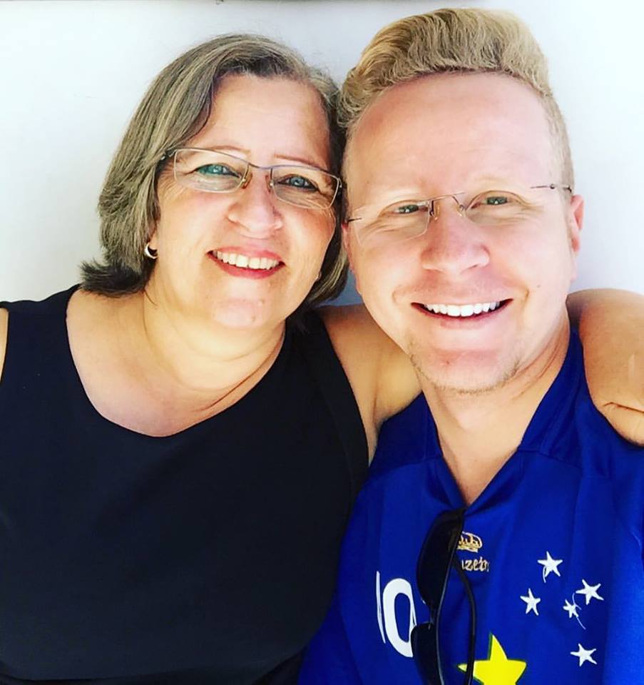 Bruno com sua mãe, em suas poucas vindas a Bom Despacho.